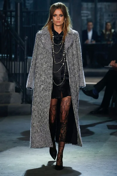 Look 3